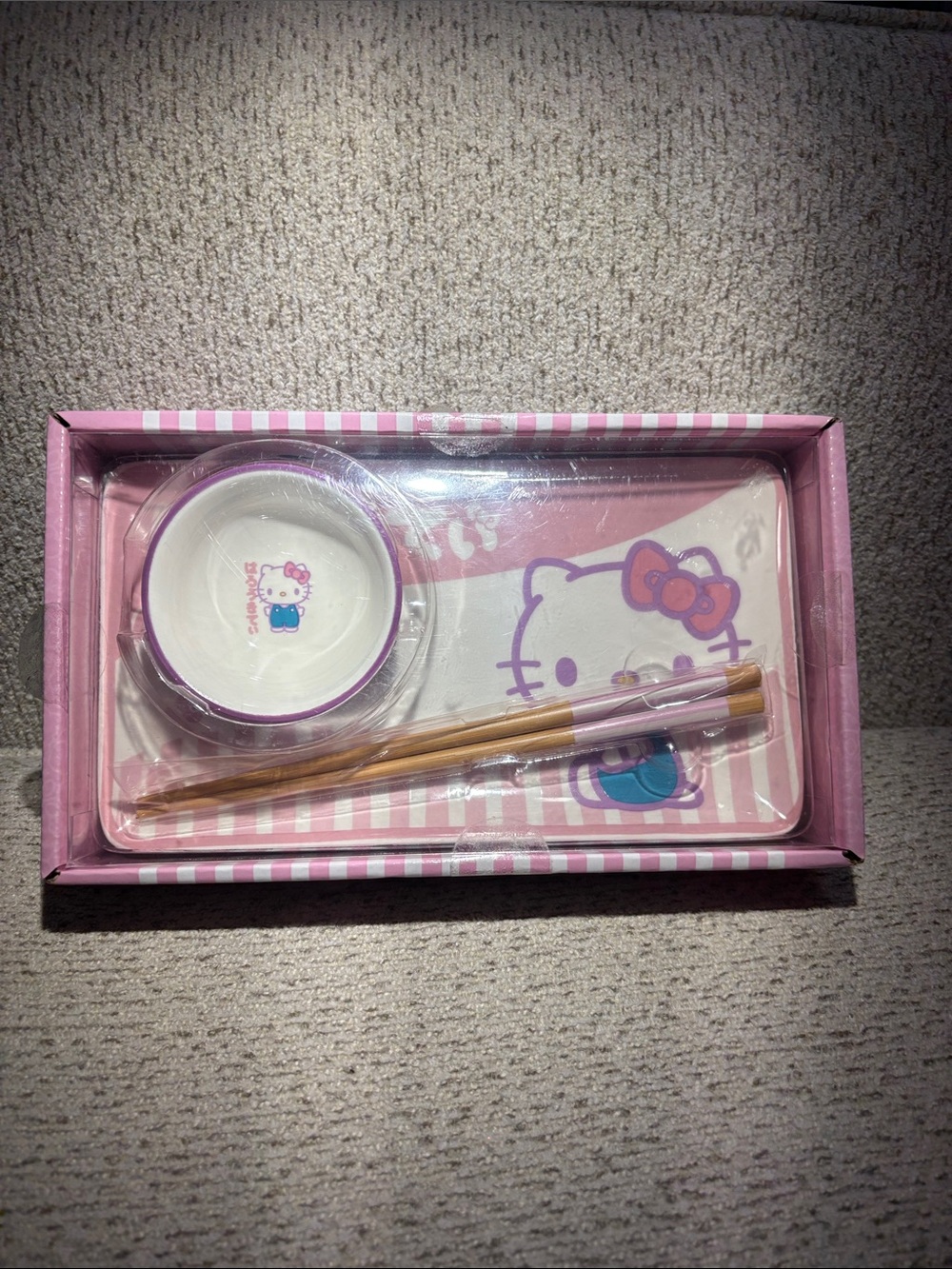 Hello Kitty Pink Chopstick Plate Set